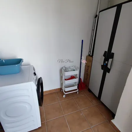 Place By Castle Appartement